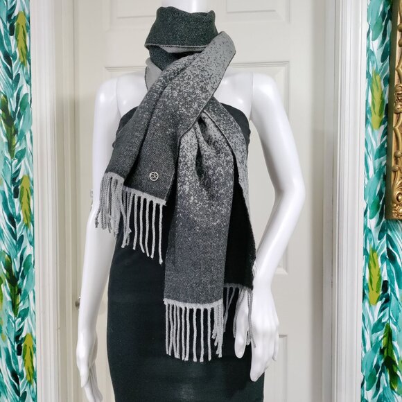 Calvin Klein Gray Preppy Ombre Unisex Fringe Hem Neck Warmer Shawl Scarf - Picture 2 of 12